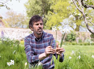 Gardeners’ World presenter Adam Frost shares 5 top spring bulbs
