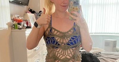 Woman ordered knee-length dress, what arrived was more like a crop top
