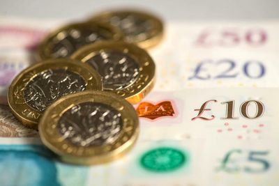Pound falls to all-time low against US dollar as experts warn of cost-of-living impact
