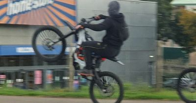 Masked Edinburgh electric bike riders 'run red lights' on busy main road