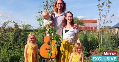 Couple start their own commune and invite pals to join - helping raise each others kids