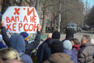 Ukraine news – live: UK sanctions Russians over ‘sham referendums’