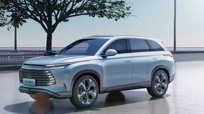 BYD Expands Its Ocean Lineup With Frigate 07 Plug-In Hybrid