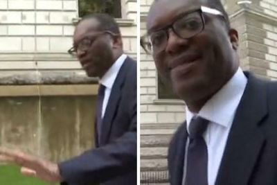 Kwasi Kwarteng refuses to comment on pound crash in excruciating clip