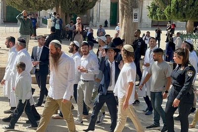 Palestinians arrested, injured as far-right Jews enter Al-Aqsa