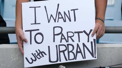 Fox addresses accusation of banning Urban Meyer signs on pregame show