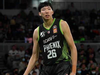 Phoenix tip Zhou Qi's best in NBL return