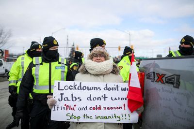 Canada to end all COVID travel restrictions from October 1