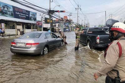 Flooding stalls purchase of new cars