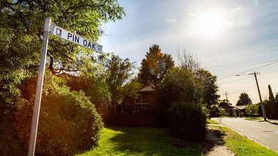 Melbourne council knocks back proposed heritage listing for Neighbours streetscape