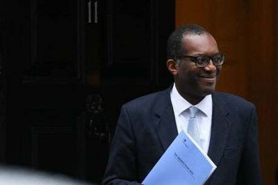 When will Kwasi Kwarteng announce the medium-term fiscal plan?