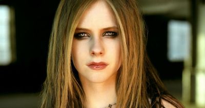 Avril Lavigne crazy conspiracy theory claims she died and was replaced by clone