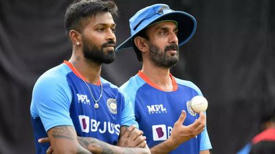 Failed to defend targets because of dew: India batting coach Vikram Rathour