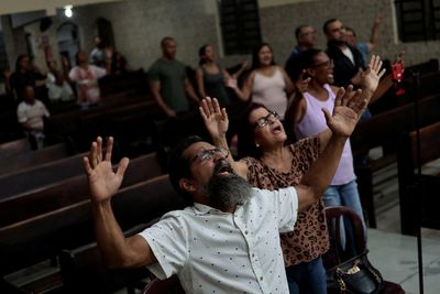 Lula challenges Bolsonaro's grip on Brazil evangelical vote