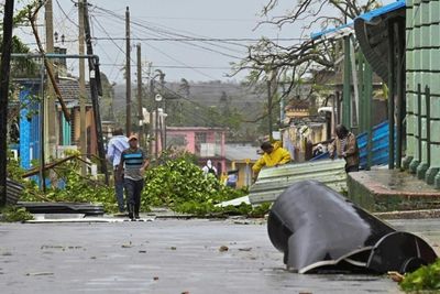 Hurricane Ian leaves western Cuba battered, takes aim for Florida