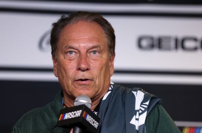 Tom Izzo takes the podium following first practice