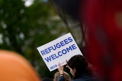 US keeps target admissions for refugees at 125,000