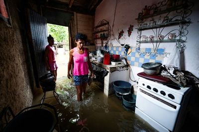 Hurricane Ian leaves Cuba without power, takes aim at Florida