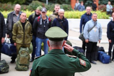 New Russian recruits train in Crimea and near Ukrainian border