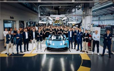 Last Lamborghini Aventador rolls off factory line