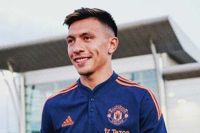 Jaap Stam hits back at criticism of Lisandro Martinez’s height as £55m star ‘suits Manchester United tactics’