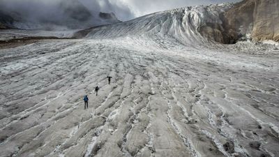 Study sounds alarm on Swiss glaciers melting at record pace