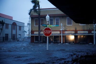 Hurricane Ian batters Florida's Gulf Coast with catastrophic fury