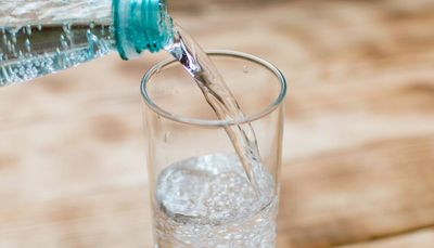 Ask the Doctors: Study links drinking carbonated water and weight gain