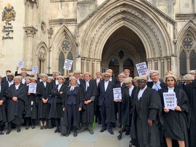 Striking barristers resume demonstrations amid talks with ministers over pay