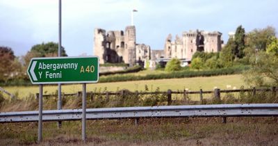 English newspaper frames Welsh language signs as 'risk to lives'