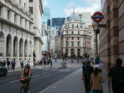 Bank Of England Begins Purchasing UK Bonds To Stabilize Market, 10-Year US Treasury Rates Hit 4%