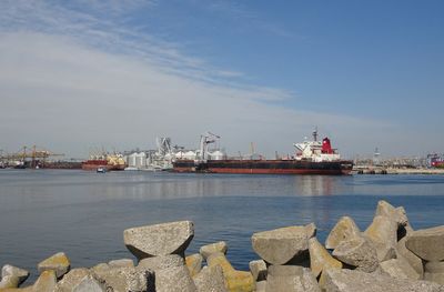 Ukrainian grains still using Danube as gateway to Romanian Black Sea port