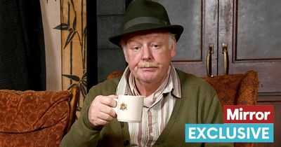 Les Dennis says 'only a fool' would try and impersonate Del Boy's grandad in West End