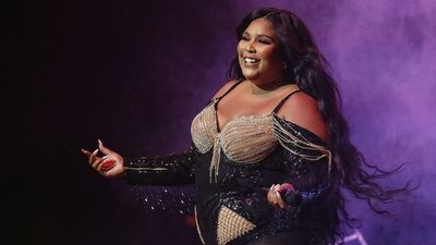 Here's how Lizzo ended up playing a 200-year-old presidential crystal flute on stage