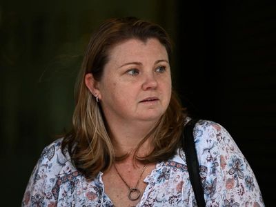 Daughter tells jury of dad choking mum