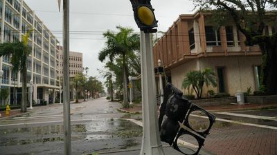 Florida authorities respond to people trapped in homes as Hurricane Ian knocks out power to 2.5M