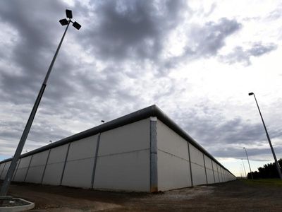 Prison officer stabbed at Melbourne jail