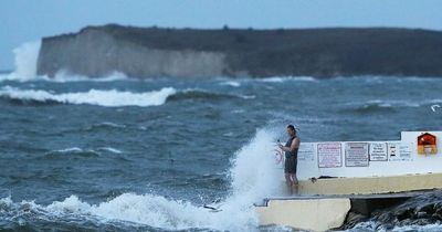 Met Eireann issues 12-hour weather warning for six counties as rotten weather bundles towards Ireland