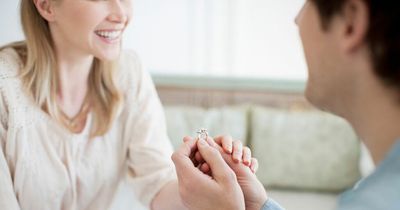 Woman infuriates sister after explaining her 'expensive' engagement ring is worth £28