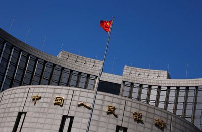 China gears up for yuan defence