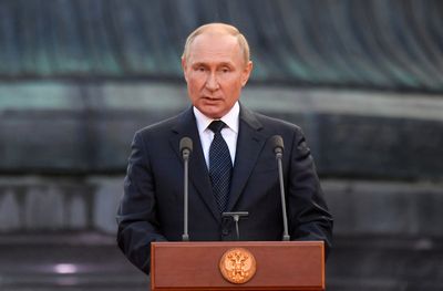 Putin moves to ban some Western trucks from transiting through Russia