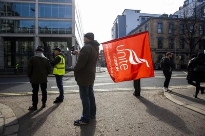 Unite members vote to accept council pay deal