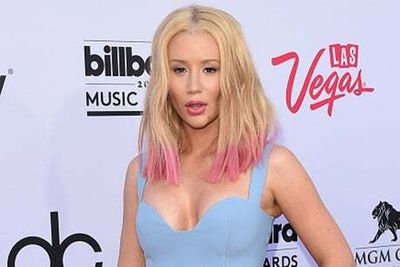 Iggy Azalea suffers painful injury during American tour with Sean Paul and Pitbull