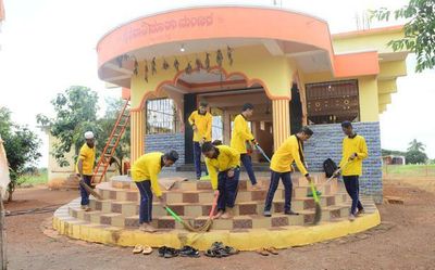 Bidar school students clean places of worship as part of ‘Swachhateye Seve’ campaign