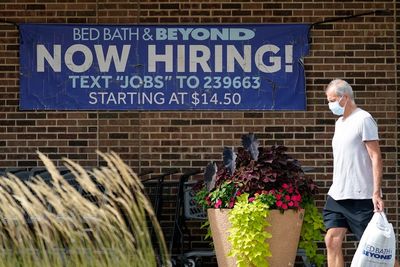 Fewer people seek US unemployment aid amid solid hiring