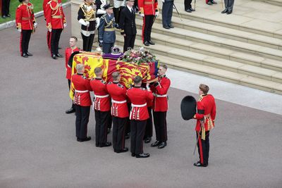 Queen Elizabeth died of 'old age', death certificate shows