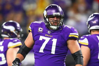 Could the Raiders make a move for Bears OT Riley Reiff before trade deadline?