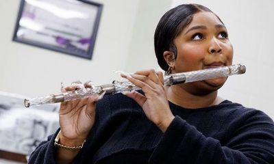‘Freaking cool’: Lizzo plays James Madison’s 200-year-old crystal flute