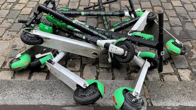 Paris issues warning on menace of reckless misuse of electric scooters