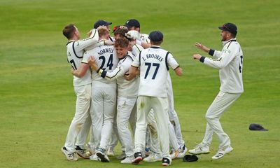 Liam Norwell’s nine-wicket haul saves Warwickshire and relegates Yorkshire